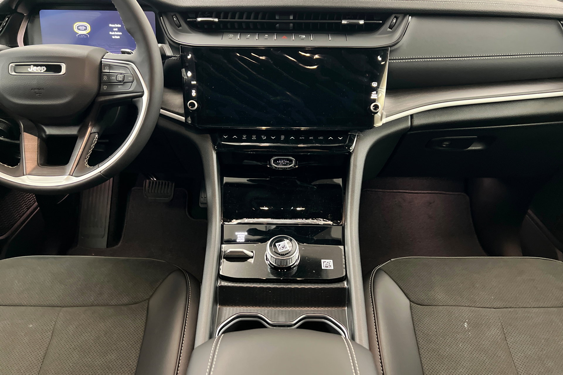 New 2026 Jeep Grand Cherokee Altitude AWD/4WD image 13