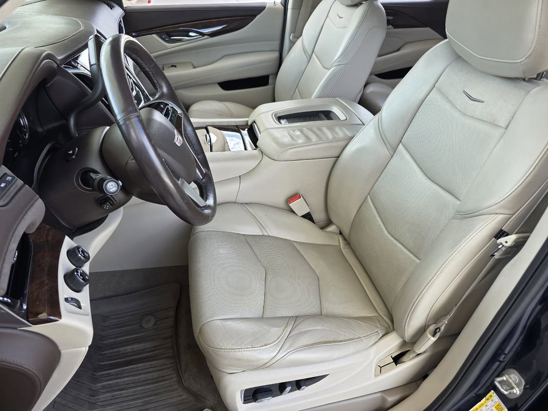 Used 2017 Cadillac Escalade ESV Luxury image 11