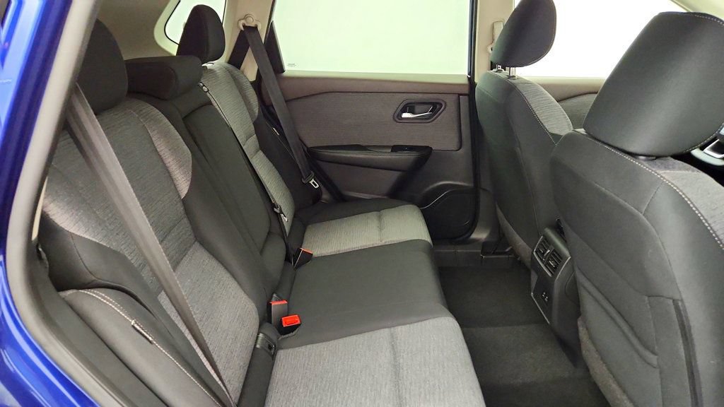 Used 2023 Nissan Rogue SV AWD/4WD image 22