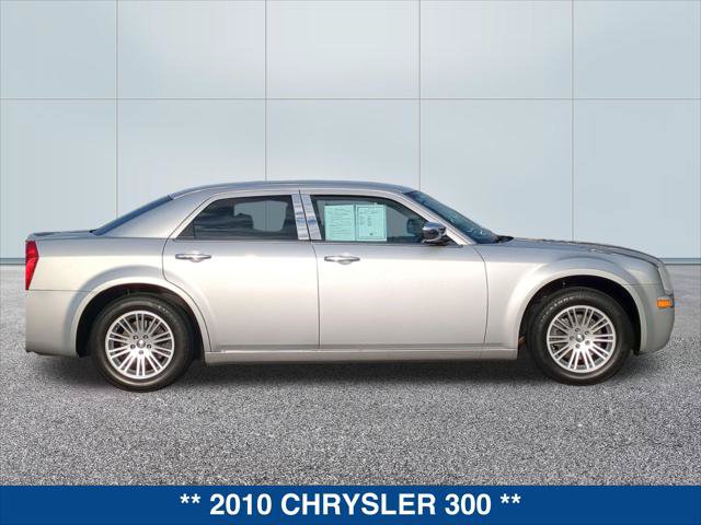 Used 2010 Chrysler 300 Touring RWD image 6