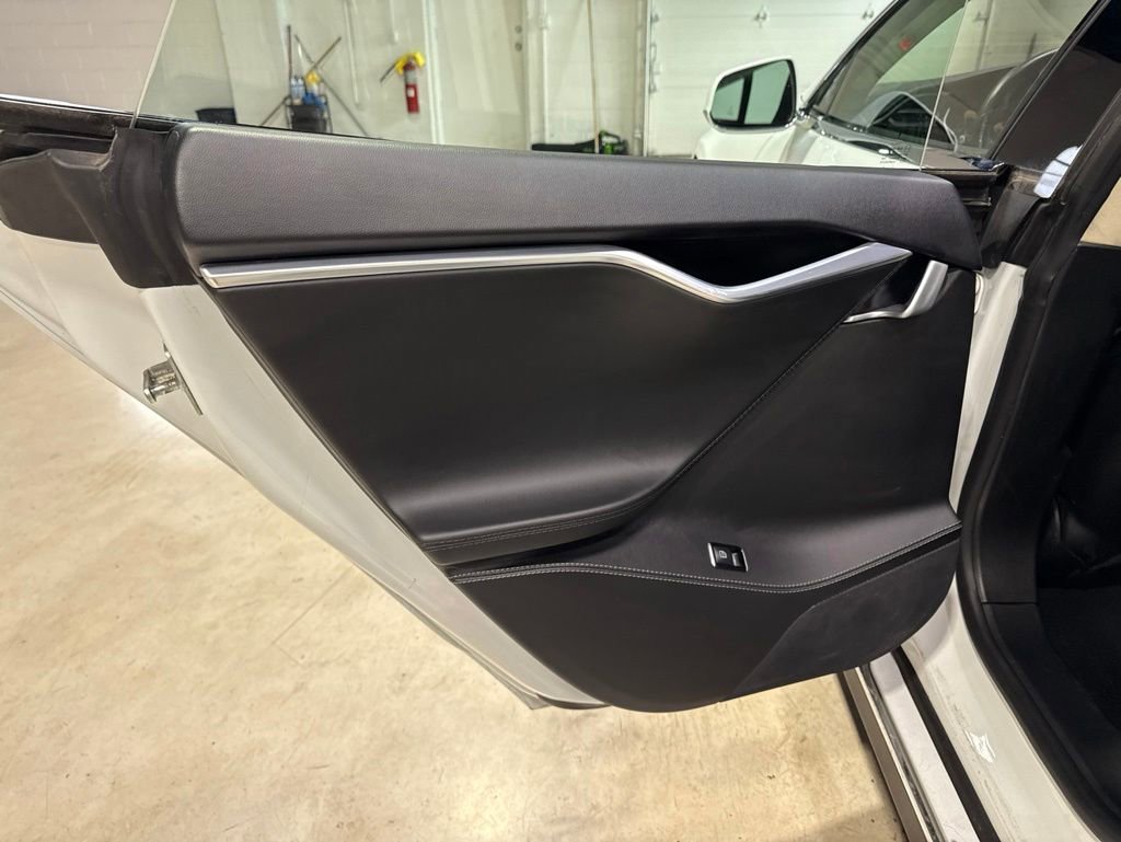 Used 2015 Tesla Model S 60 RWD image 27