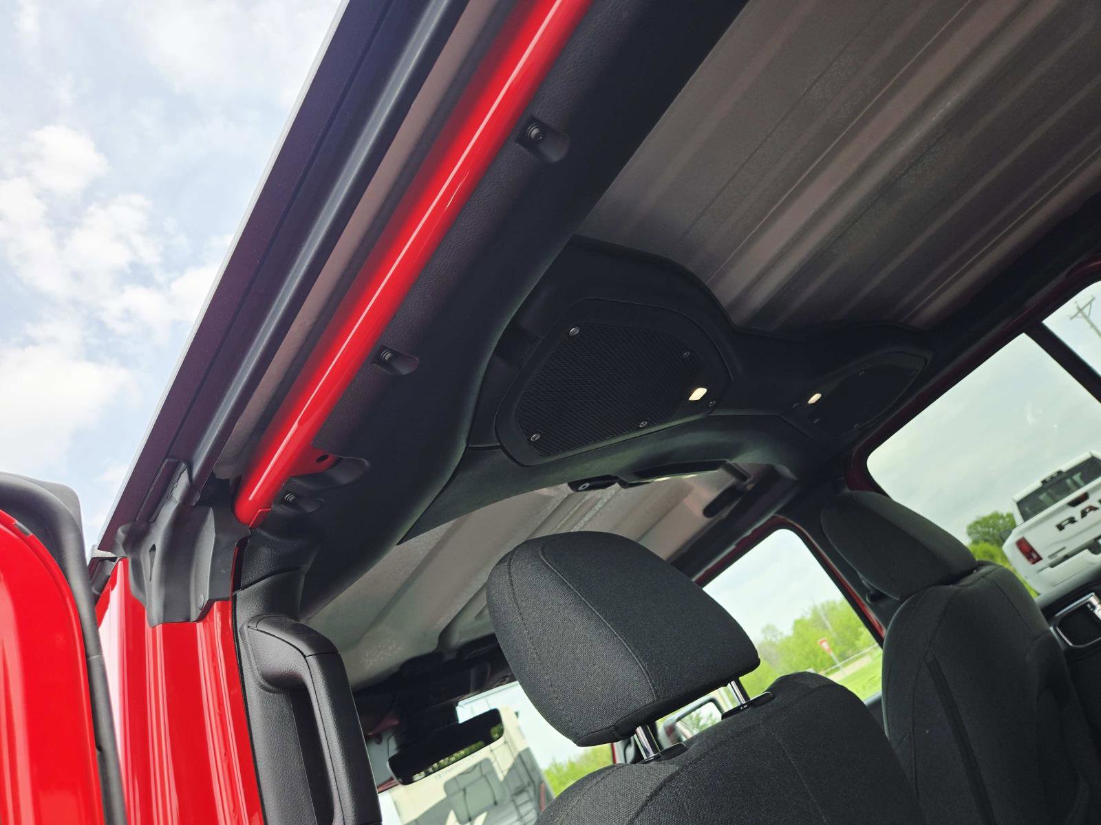 Used 2024 Jeep Gladiator Sport image 14