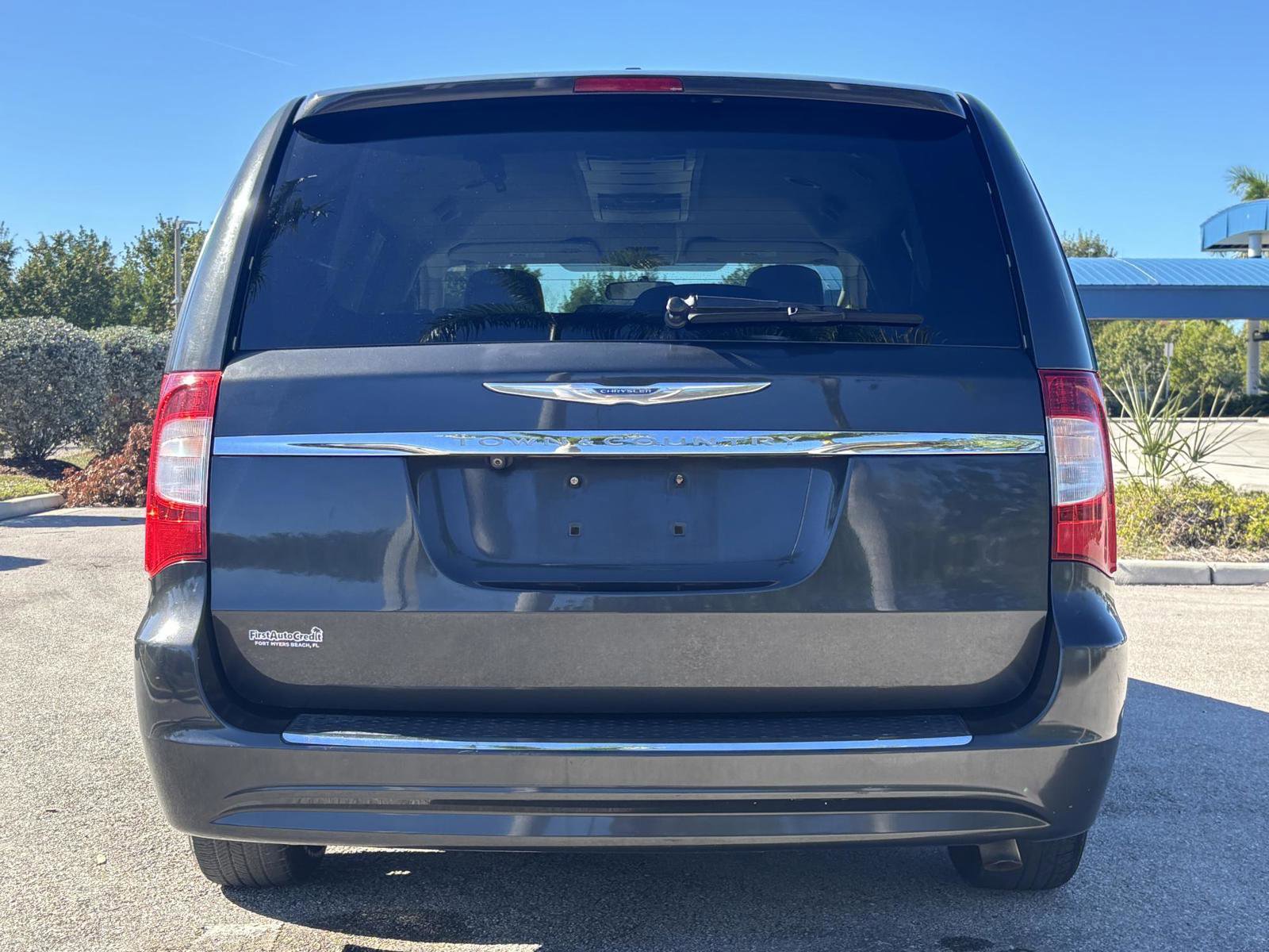 Used 2011 Chrysler Town & Country Touring w/ Security Group image 7