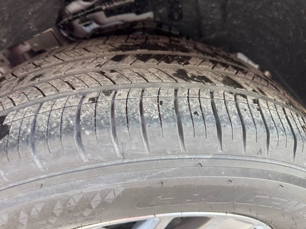 Used 2025 Nissan Rogue S image 21