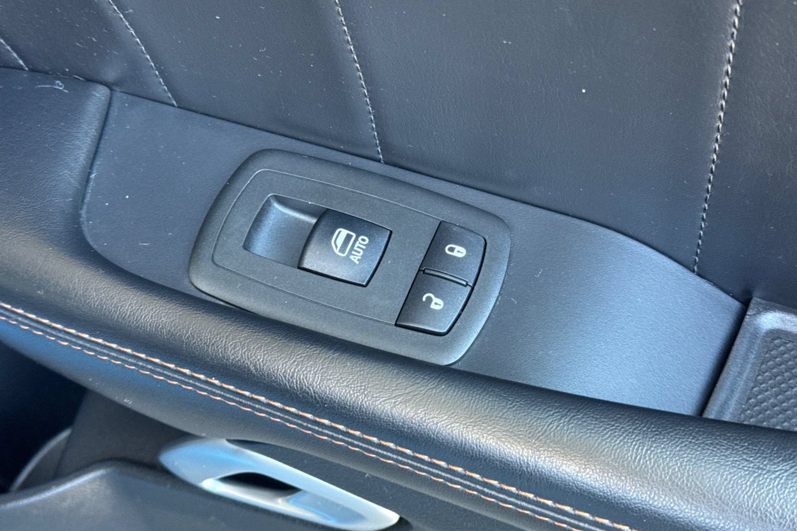 Used 2015 Dodge Challenger R/T Scat Pack RWD image 21