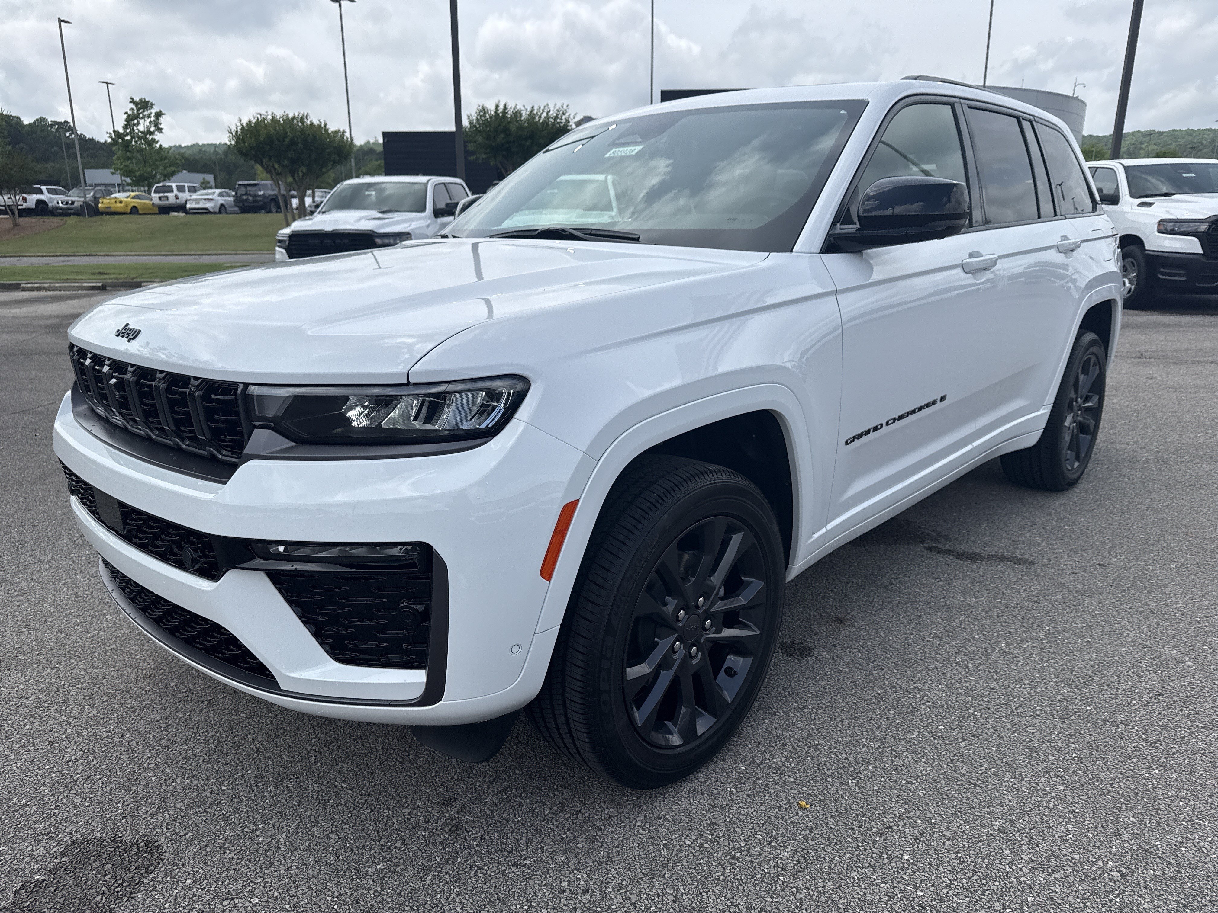 New 2026 Jeep Grand Cherokee Limited AWD/4WD image 3