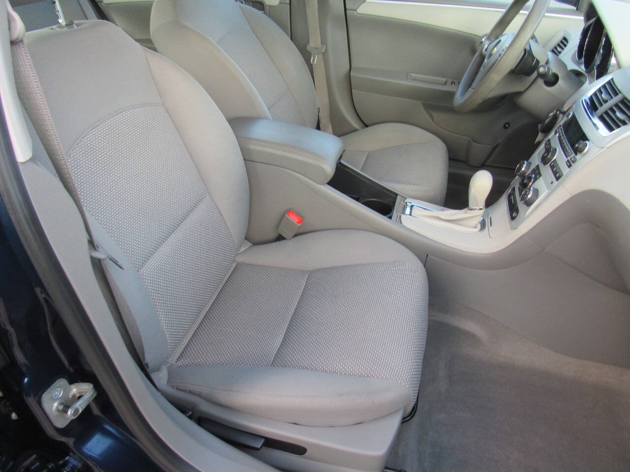 Used 2010 Chevrolet Malibu LT FWD image 14