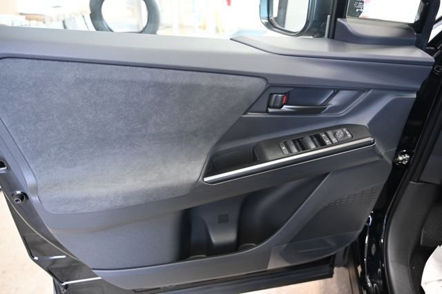 New 2026 Toyota C-HR AWD/4WD image 27