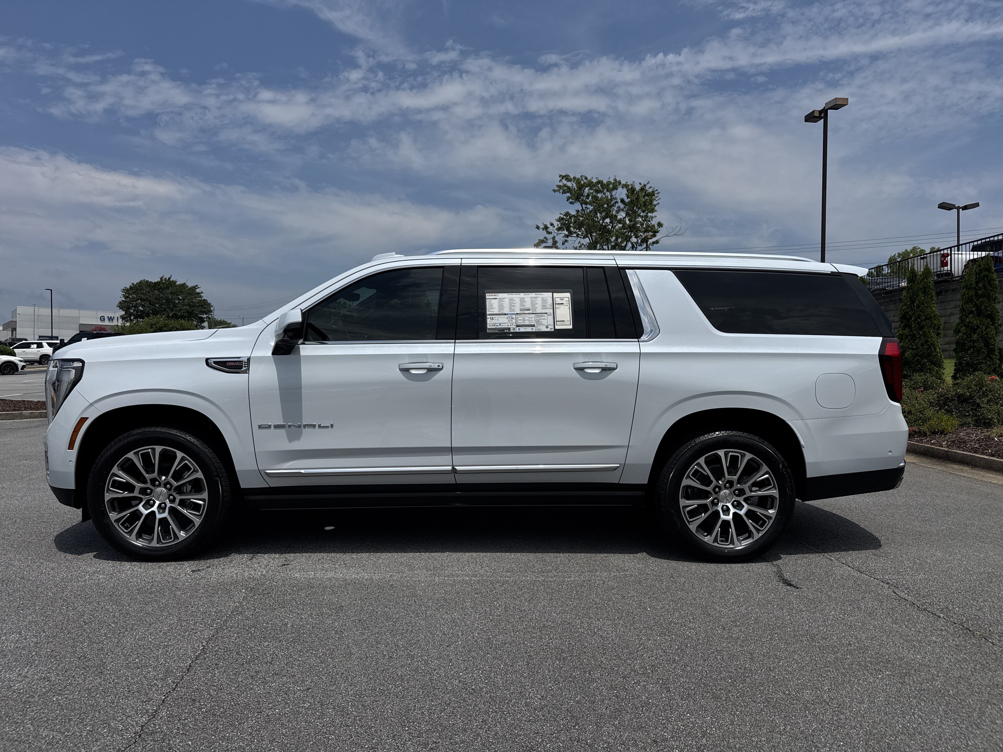 New 2026 GMC Yukon XL Denali w/ Denali Reserve Package AWD/4WD image 7