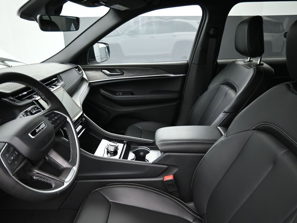 New 2025 Jeep Grand Cherokee Limited image 13