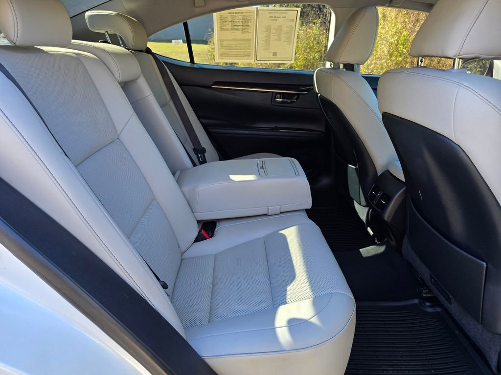 Used 2016 Lexus ES 300h image 55