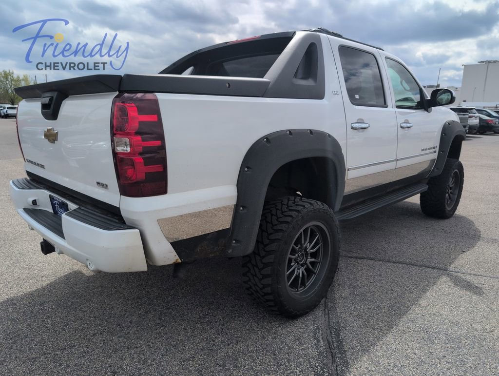 Used 2009 Chevrolet Avalanche LTZ AWD/4WD image 3