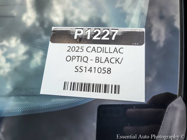 Certified 2025 Cadillac Optiq Luxury 2 w/ LPO, Floor Liner Package AWD/4WD image 38