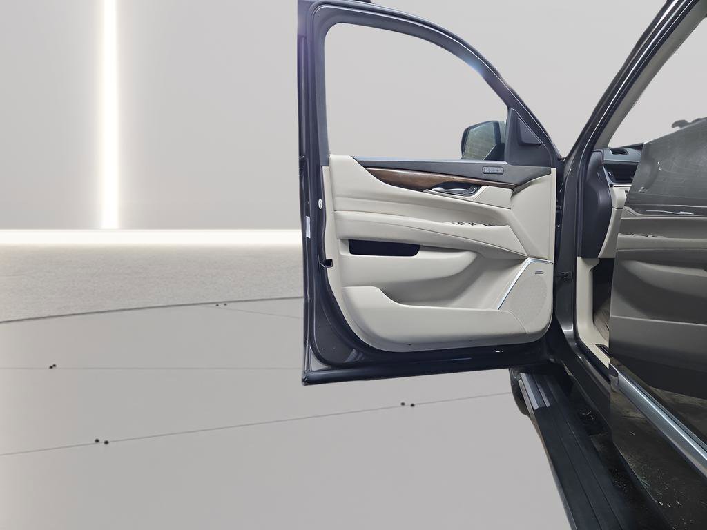 Used 2020 Cadillac Escalade Premium Luxury image 18