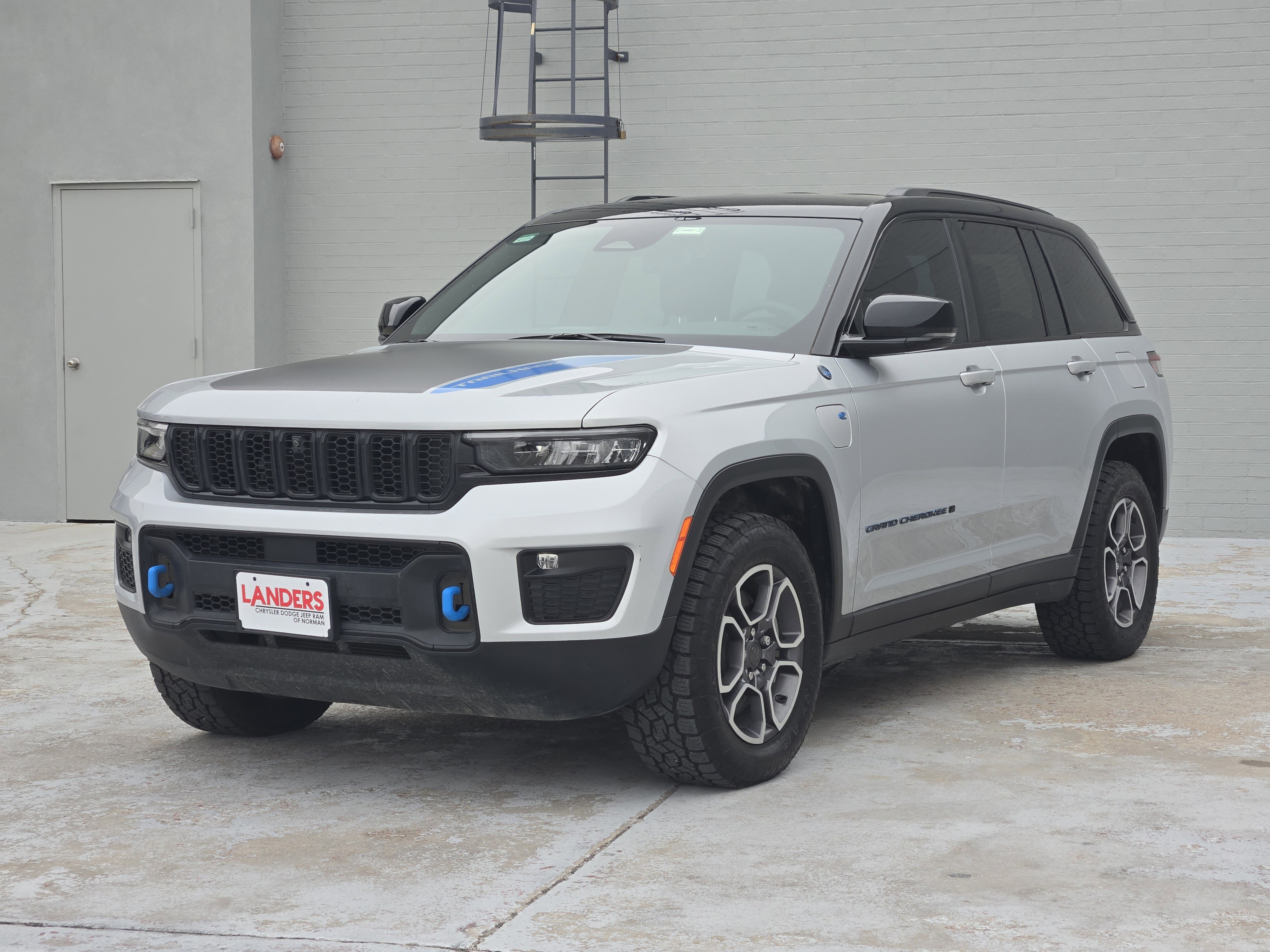 Used 2022 Jeep Grand Cherokee Trailhawk w/ Luxury Tech Group III image 4