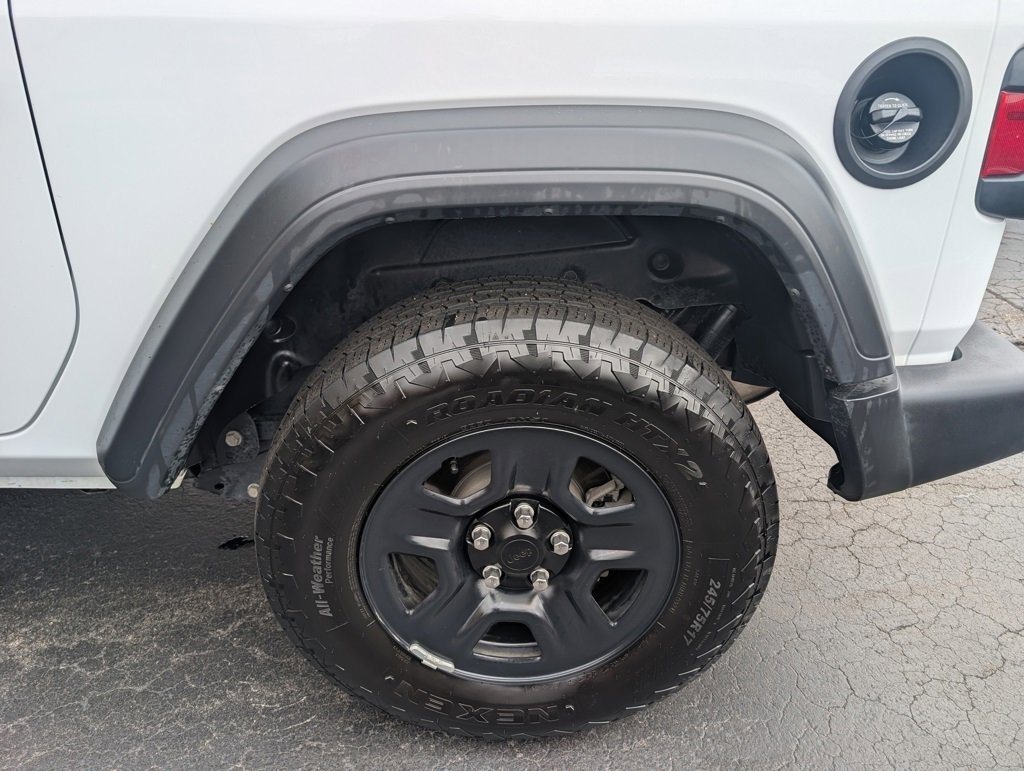 Used 2025 Jeep Wrangler Sport image 4