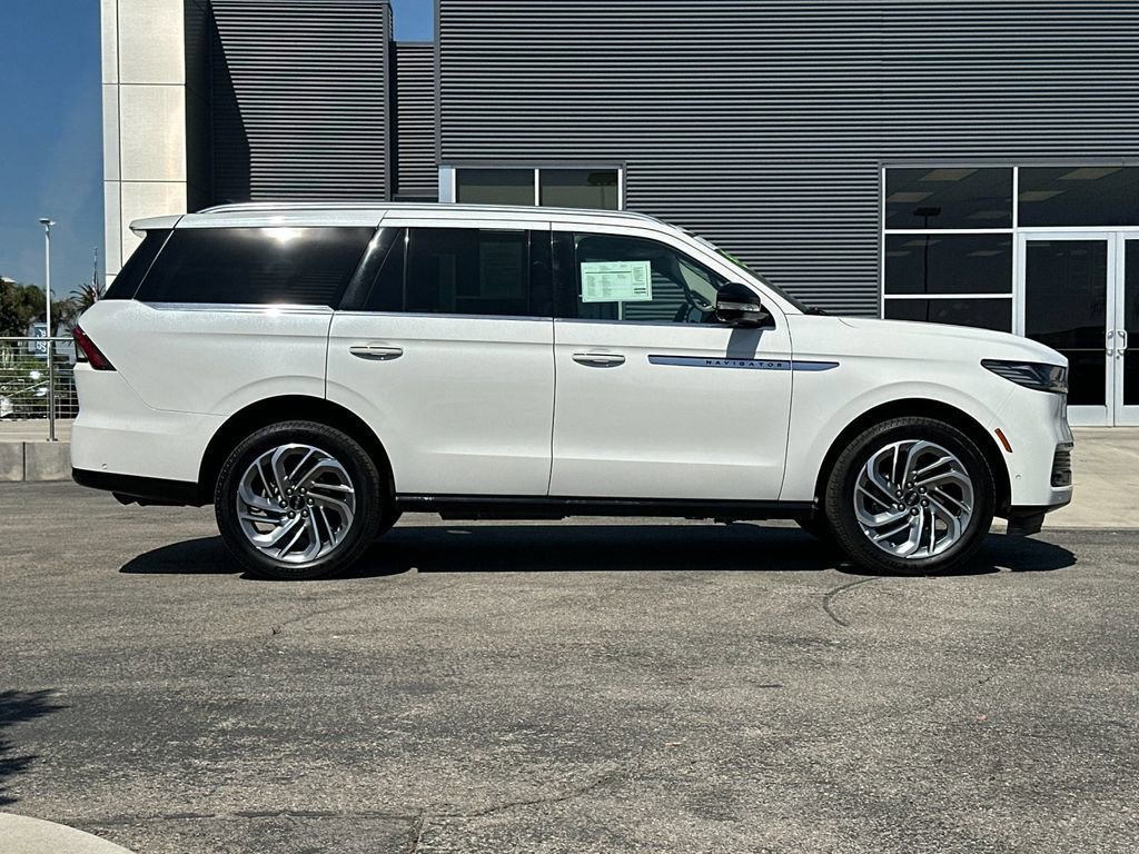 Certified 2025 Lincoln Navigator Reserve image 2
