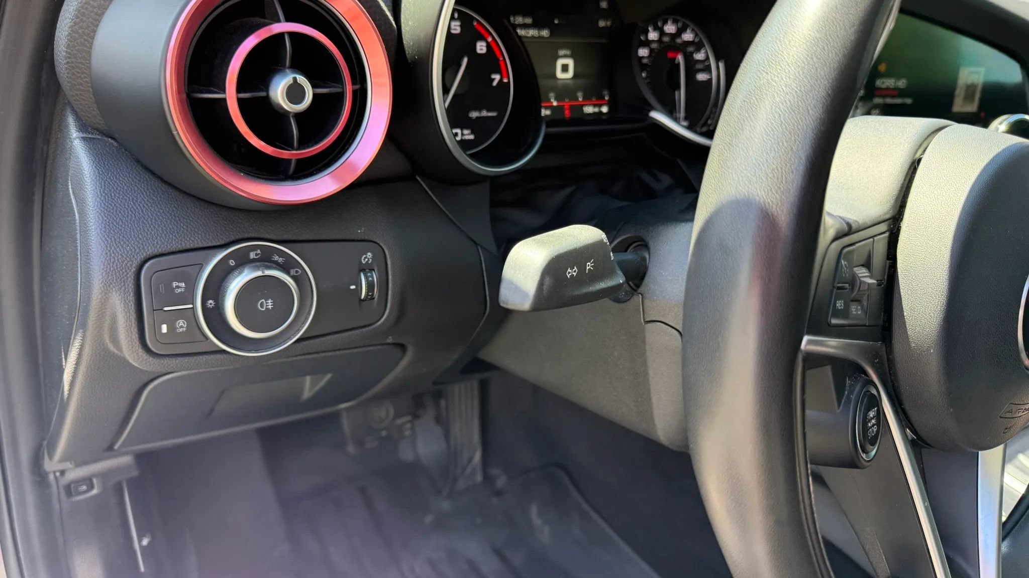 Used 2018 Alfa Romeo Giulia AWD image 17