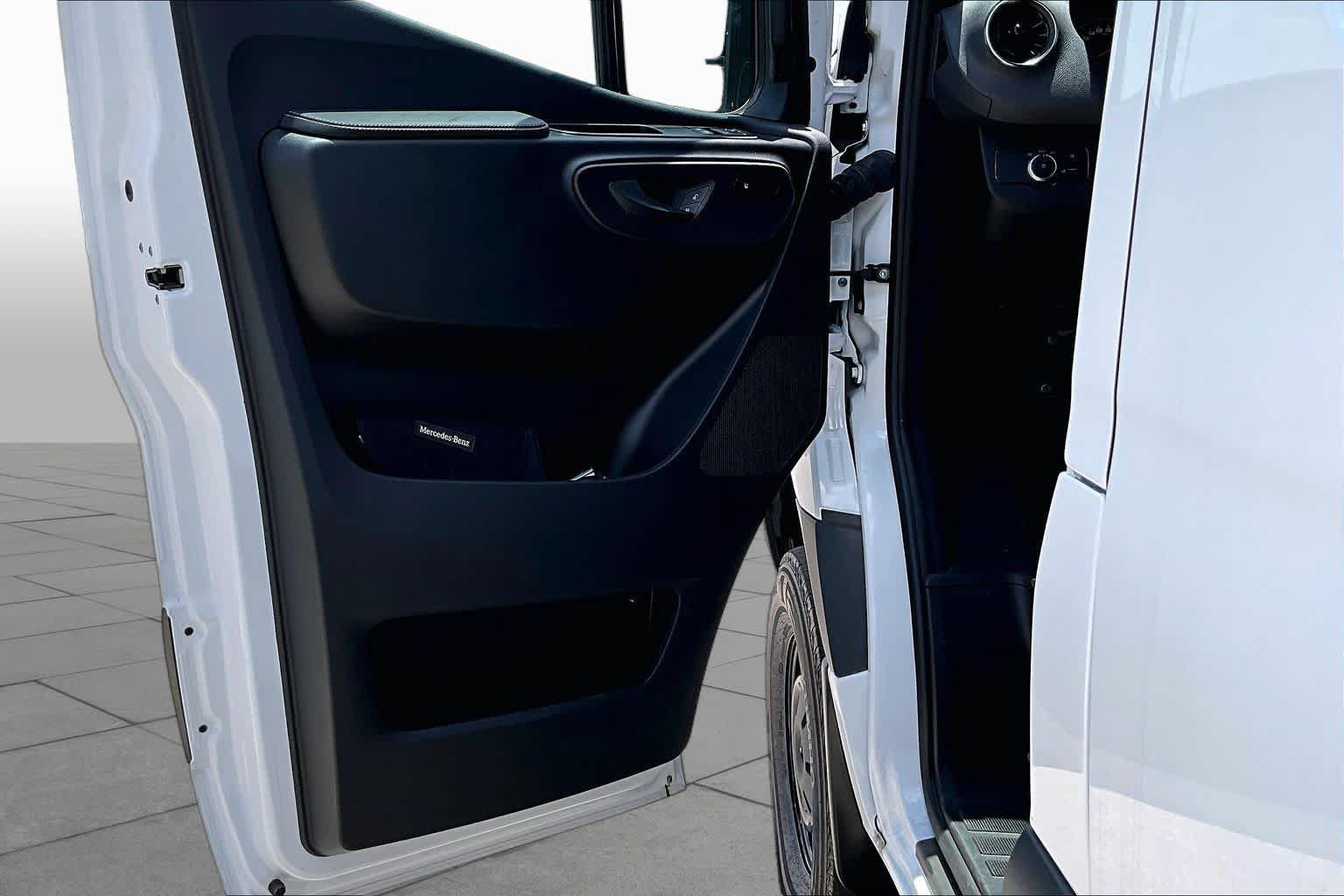Used 2025 Mercedes-Benz Sprinter 2500 image 24