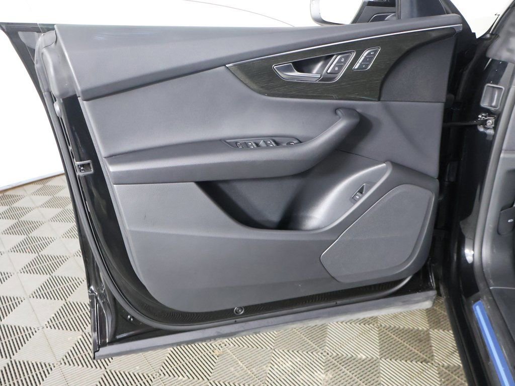 Used 2024 Audi Q8 Premium w/ Black Optic Package image 25
