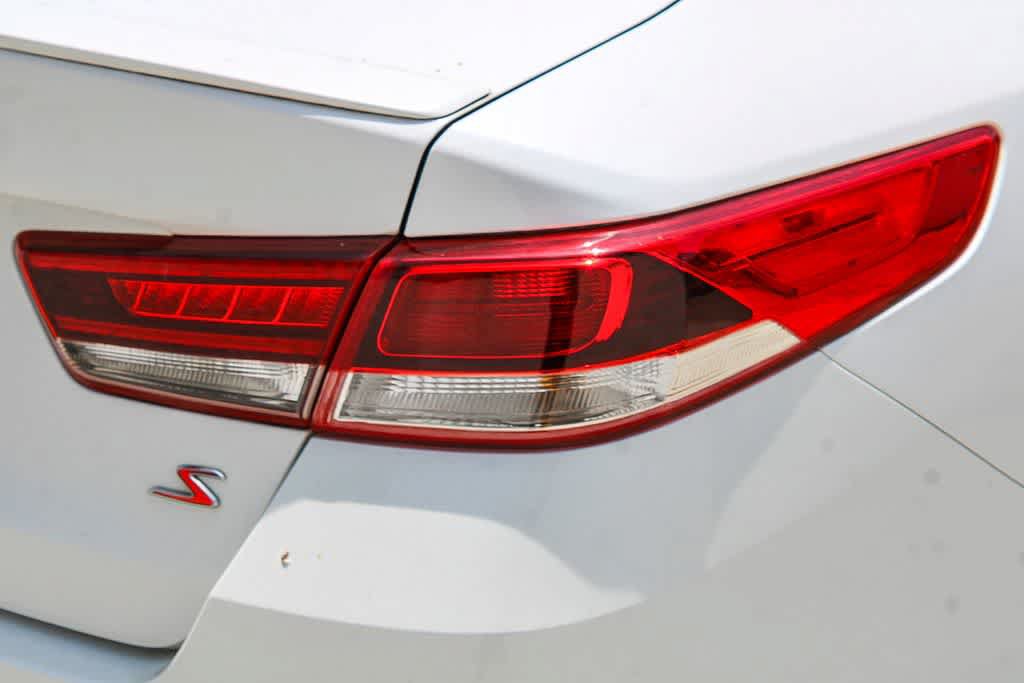 Used 2018 Kia Optima S w/ Panoramic Sunroof Package FWD image 9