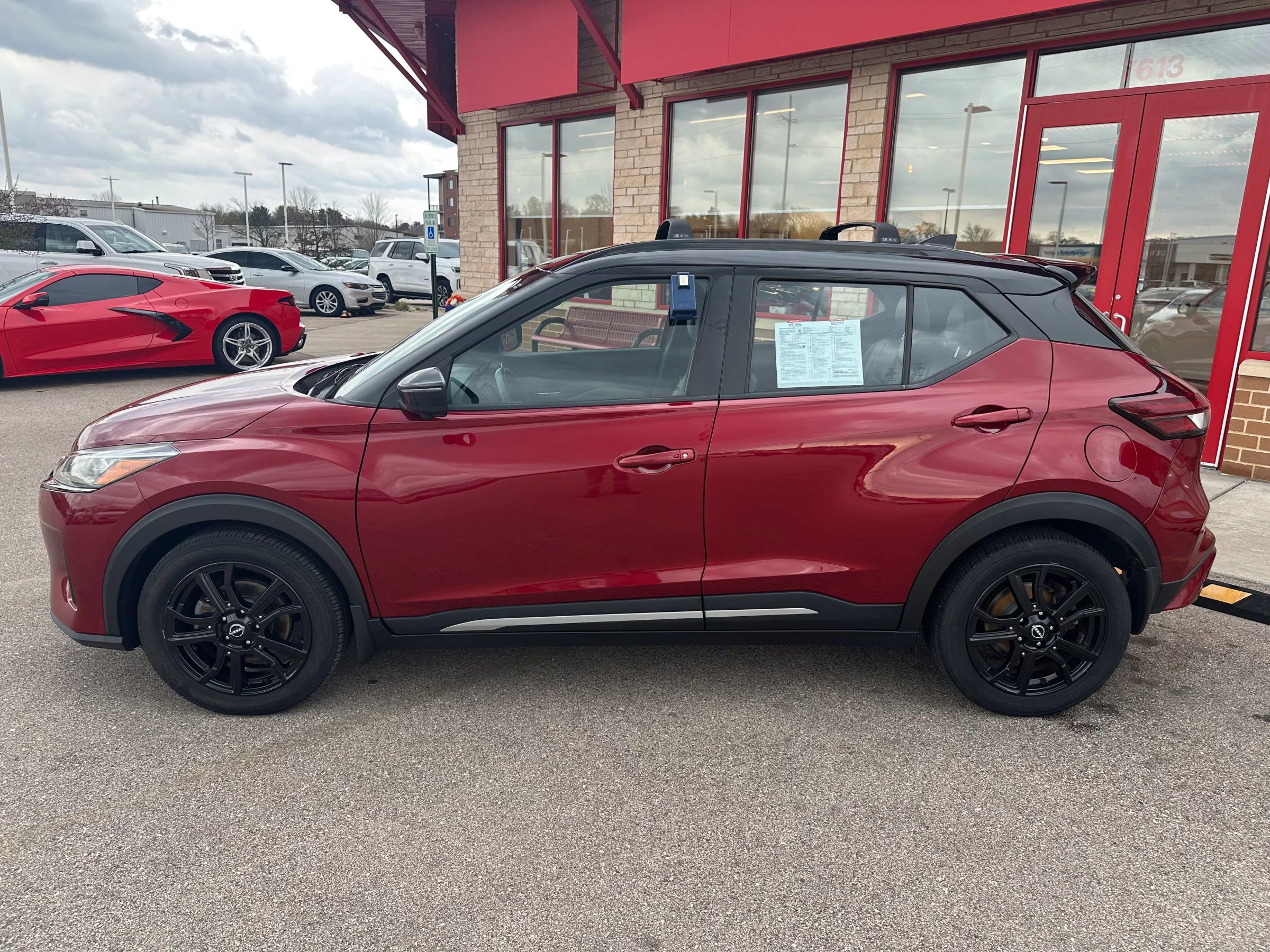 Used 2022 Nissan Kicks SR w/ Premium Package FWD image 9