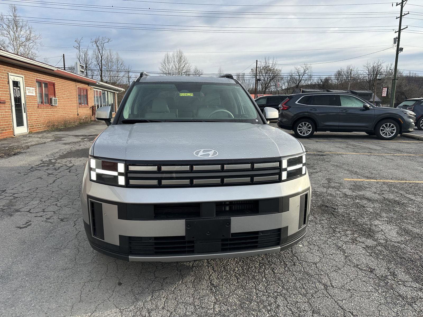 Used 2025 Hyundai Santa Fe SEL image 2