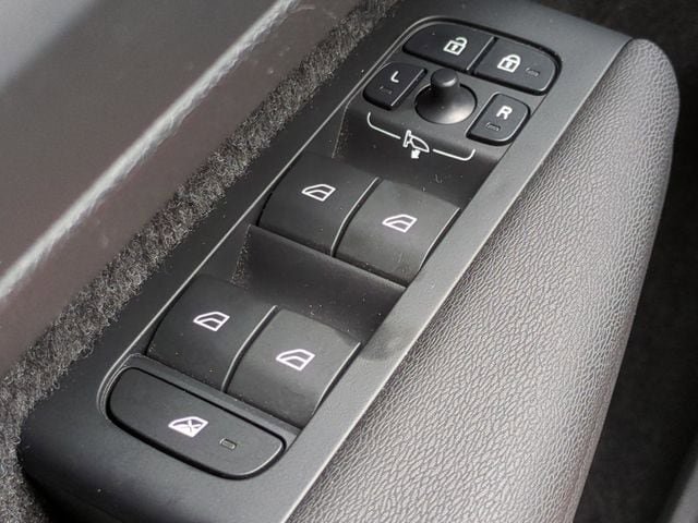 Certified 2024 Volvo XC40 B5 Core AWD/4WD image 20