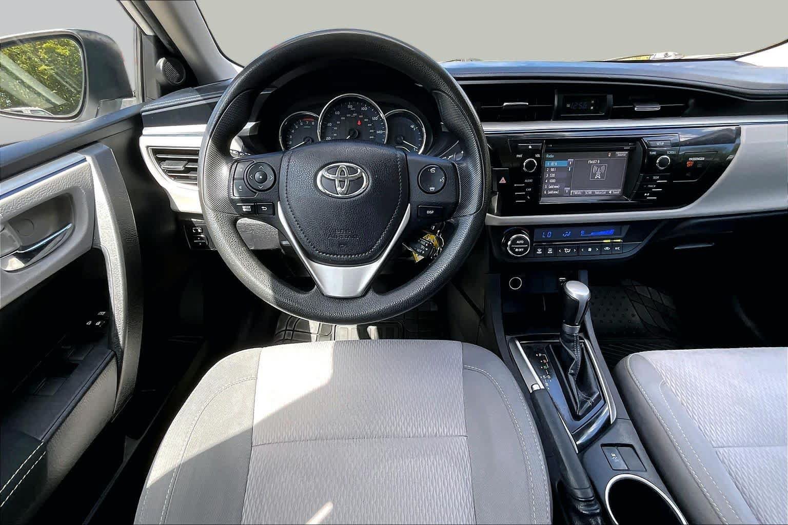Used 2015 Toyota Corolla LE FWD image 6