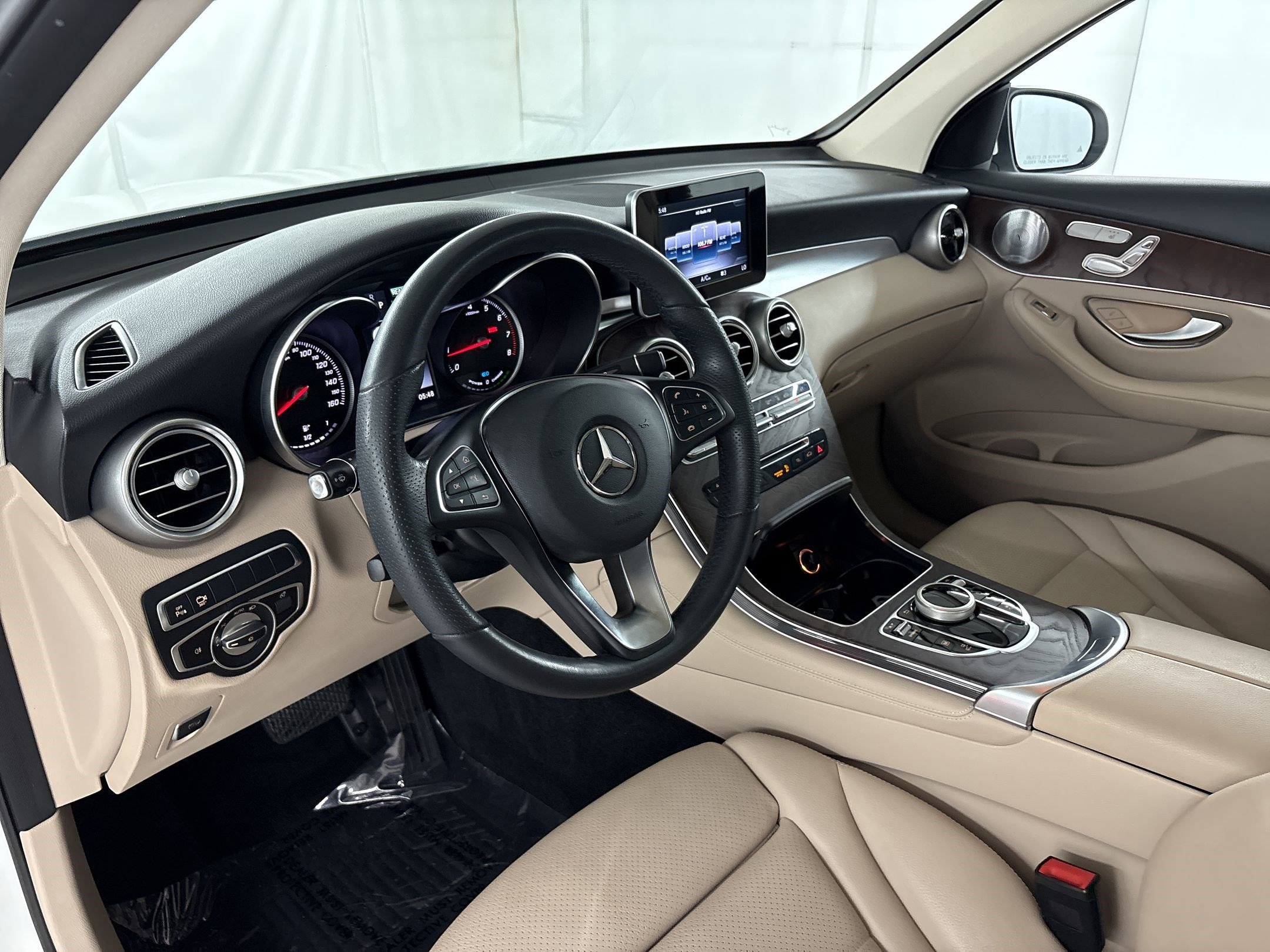 Used 2019 Mercedes-Benz GLC 350e 4MATIC image 4