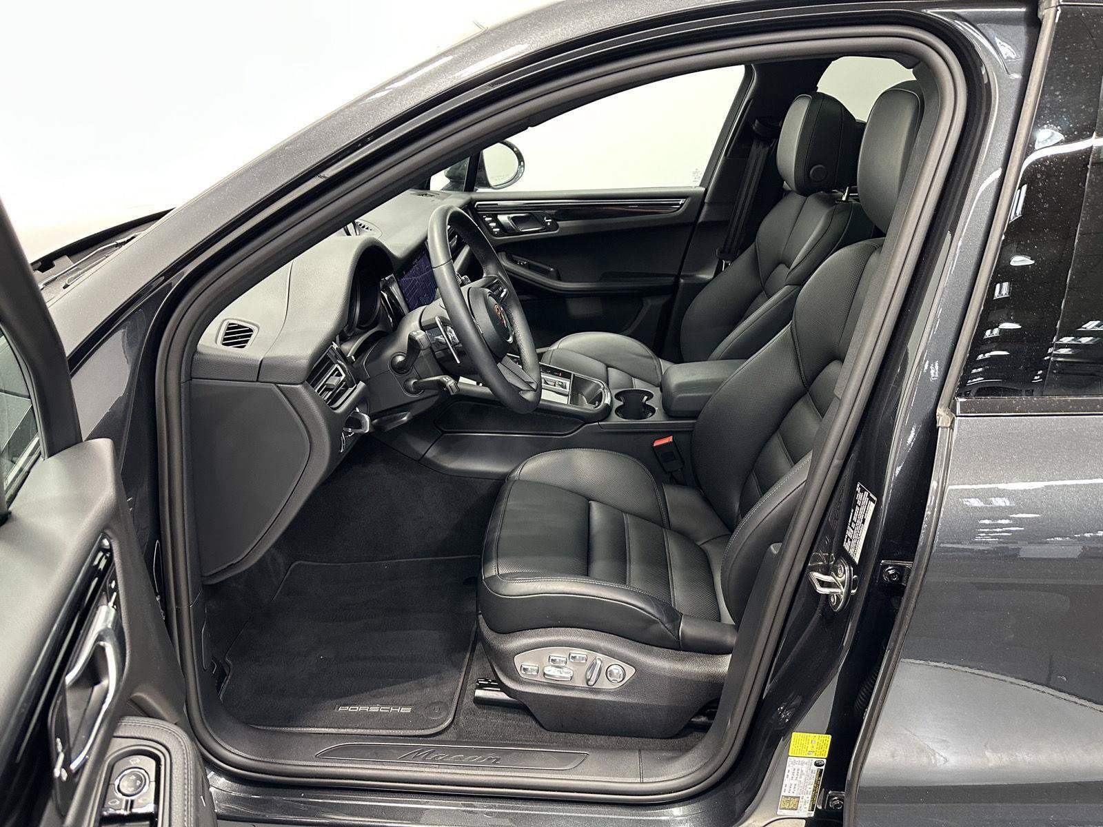 Certified 2026 Porsche Macan AWD/4WD image 17