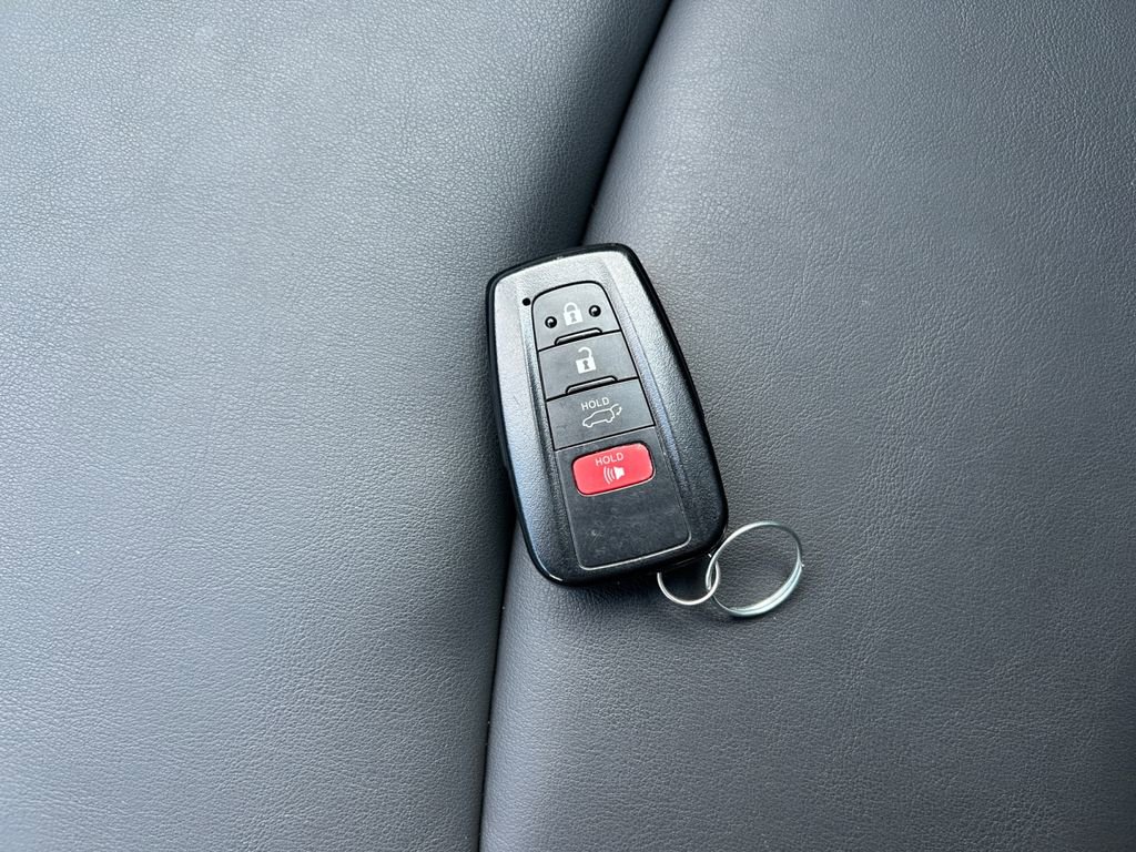 Used 2022 Toyota RAV4 XLE Premium image 33