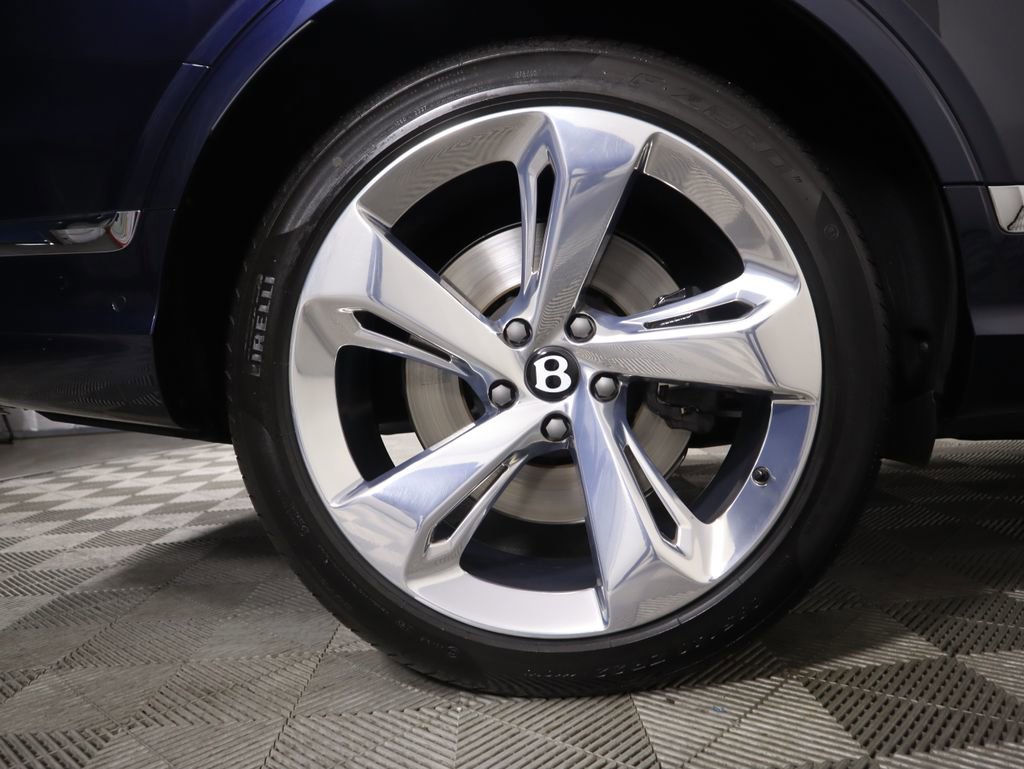 Used 2025 Bentley Bentayga image 34