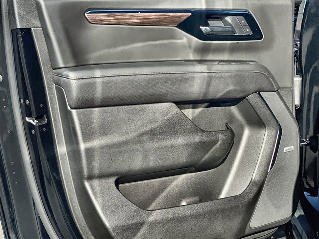 New 2026 Chevrolet Suburban Premier image 27