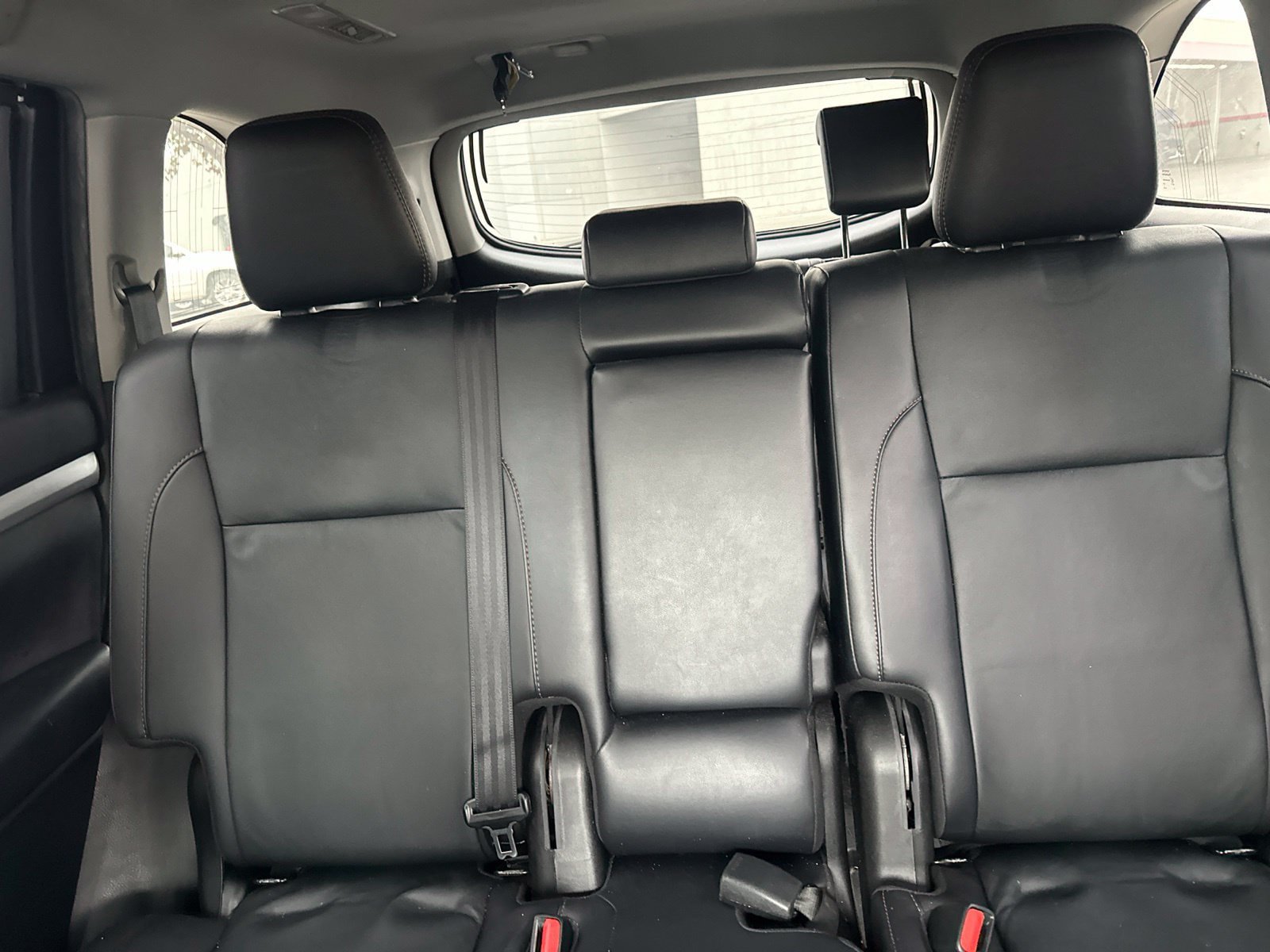 Used 2019 Toyota Highlander XLE AWD/4WD image 12