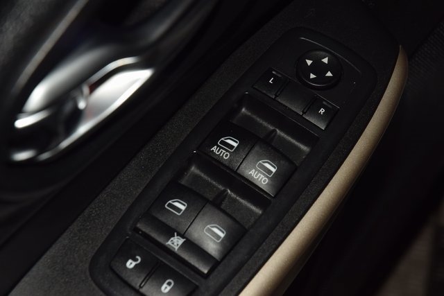 Used 2018 Jeep Cherokee Limited w/ Technology Group image 46