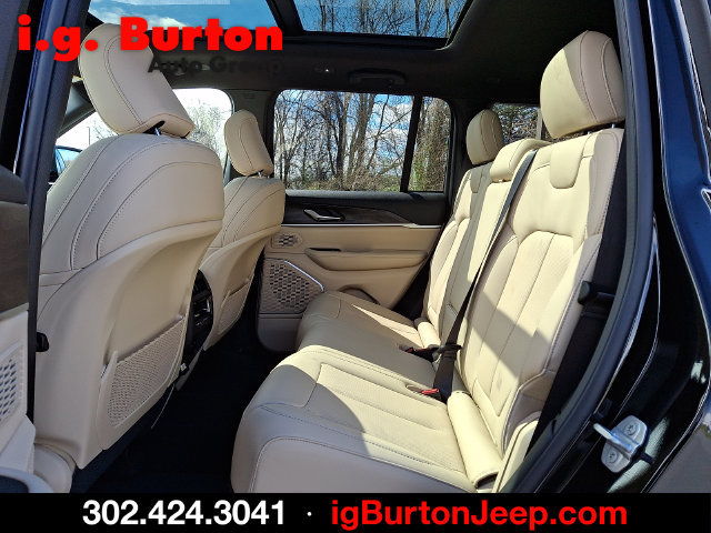 New 2026 Jeep Grand Cherokee Limited w/ Luxury Tech Group II AWD/4WD image 6