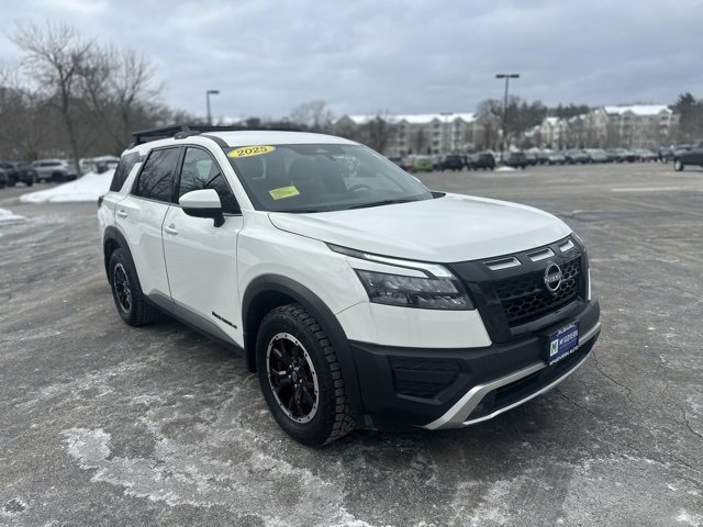 Used 2025 Nissan Pathfinder Rock Creek image 3