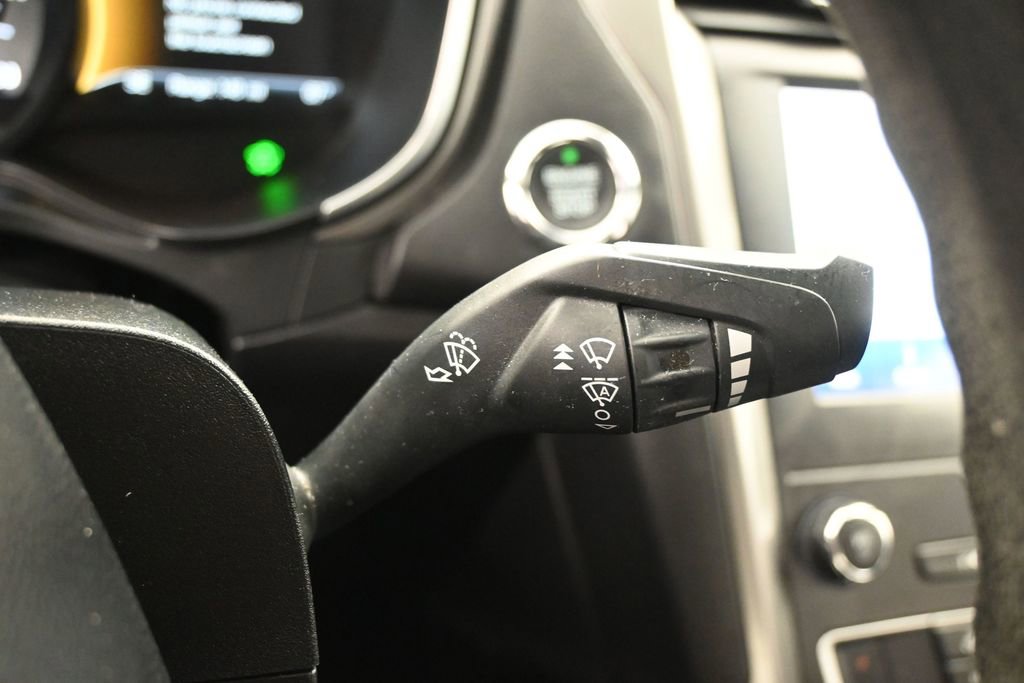 Used 2020 Ford Fusion SE FWD image 23