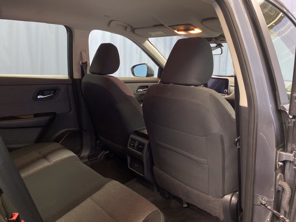 Used 2023 Nissan Rogue SV AWD/4WD image 35