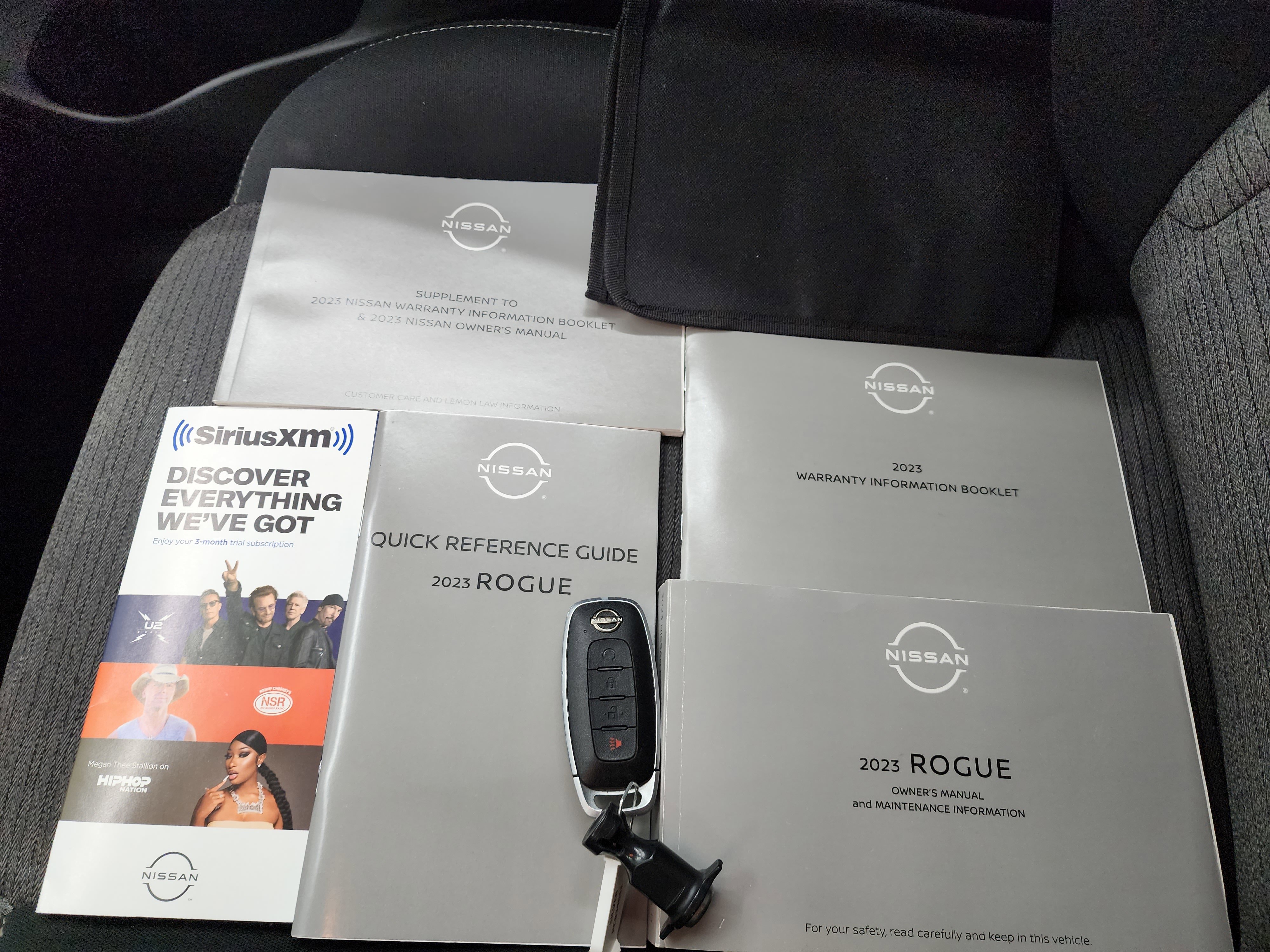 Used 2023 Nissan Rogue SV image 41