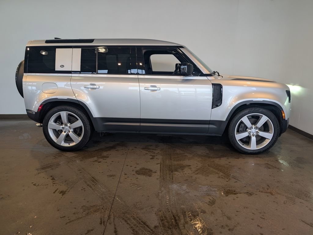 Used 2024 Land Rover Defender 110 SE image 6