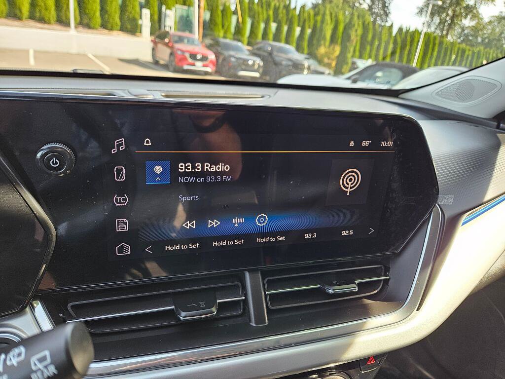 Used 2025 Chevrolet Trax LT FWD image 22
