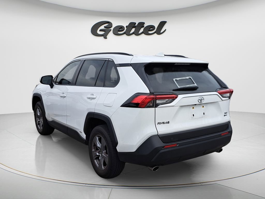 Used 2025 Toyota RAV4 XLE w/ Convenience Package image 2