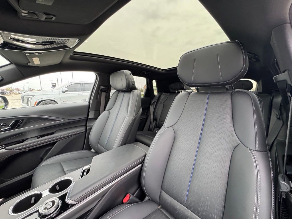 Certified 2024 Cadillac Lyriq Luxury image 25