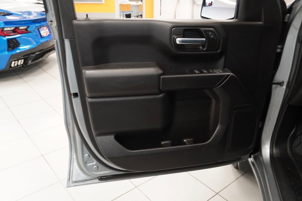 Used 2025 Chevrolet Silverado 1500 Custom image 5