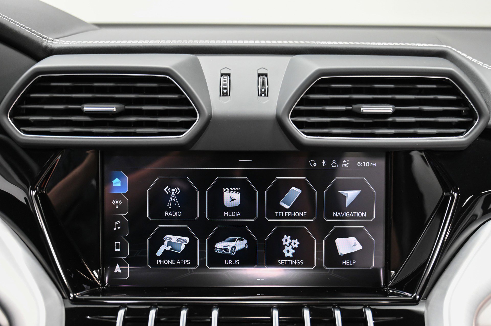 Used 2020 Lamborghini Urus image 44