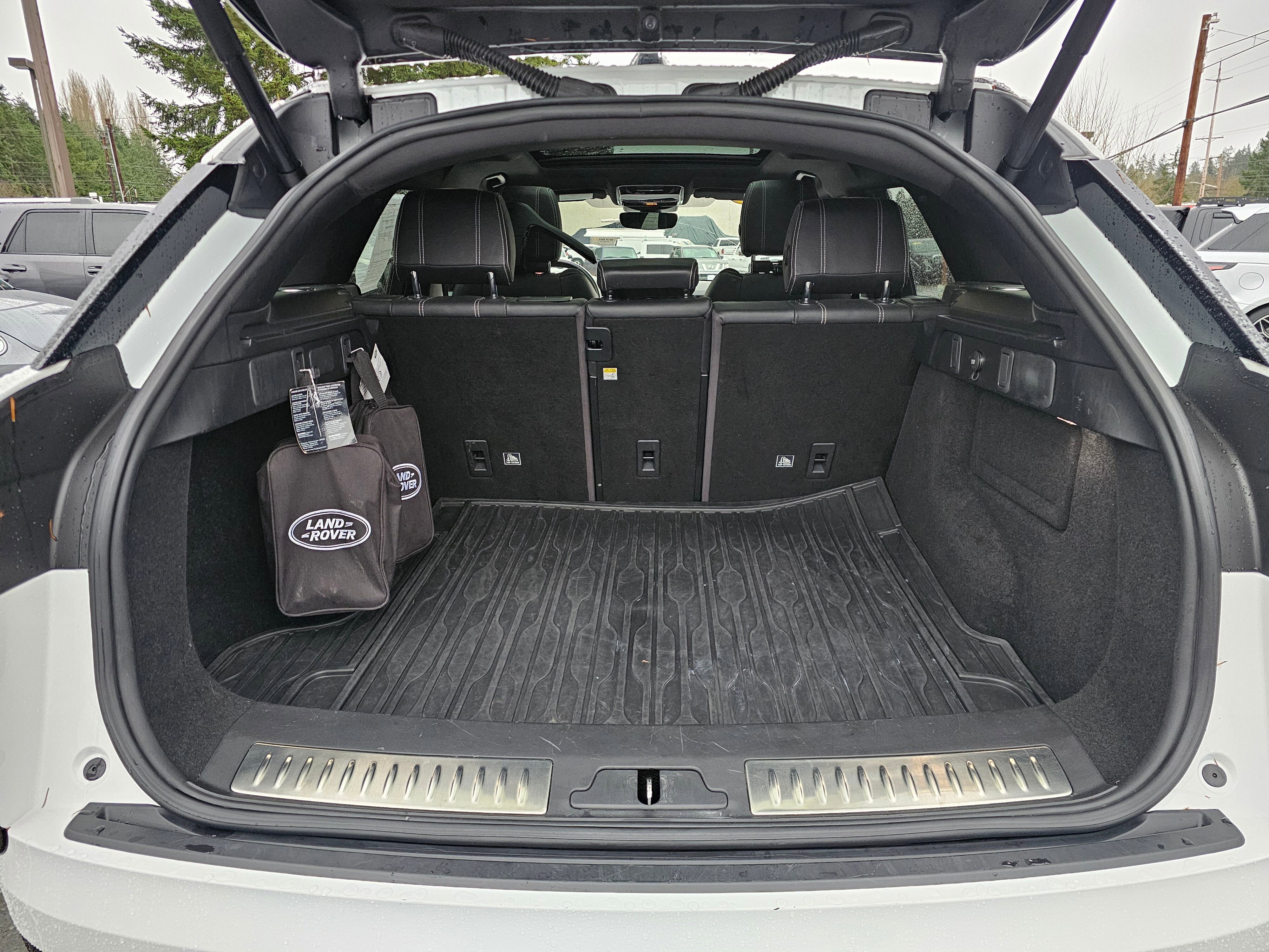 Used 2019 Land Rover Range Rover Velar R-Dynamic SE image 14