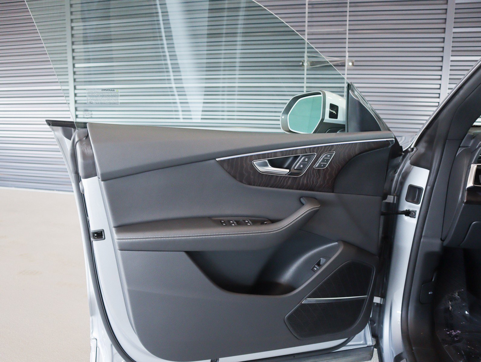 Used 2023 Audi Q8 Premium Plus w/ Premium Plus Package image 26