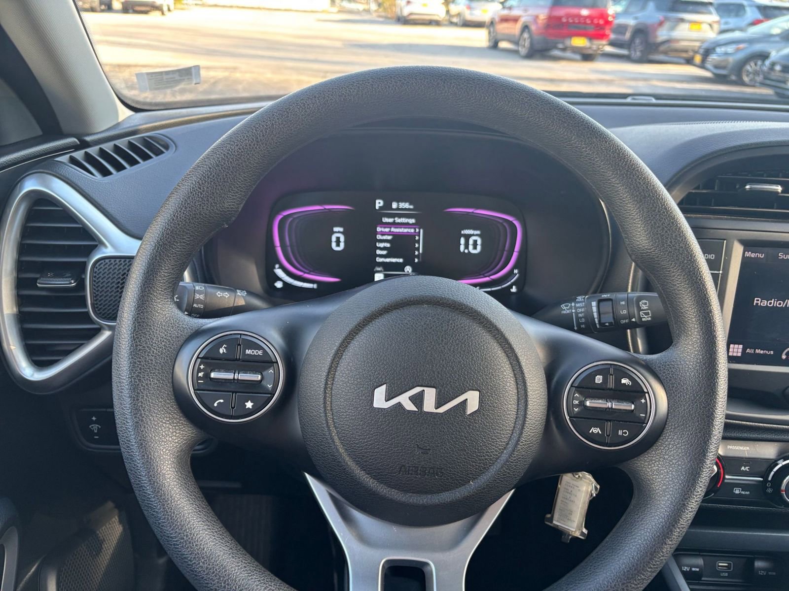 Used 2025 Kia Soul LX w/ LX Technology Package FWD image 33